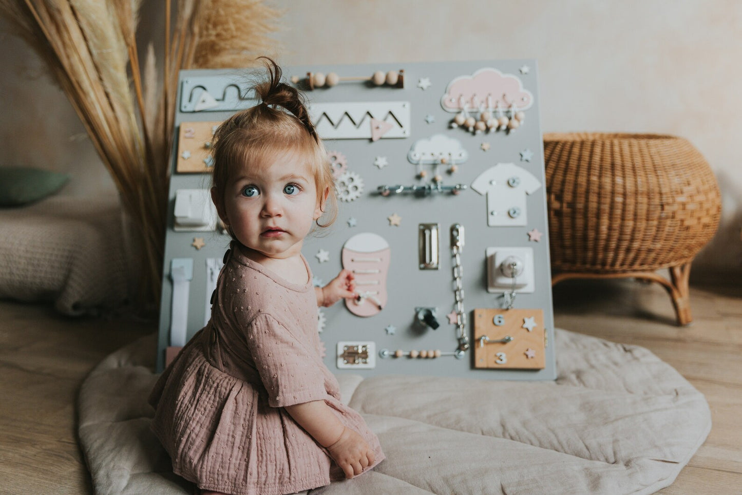 Conseil d’activité, expédition rapide, conseil Montessori, cadeau de nouveau bébé, conseil de développement, cadeau pour tout-petits, conseil sensoriel en bois, conseil occupé Montessori
